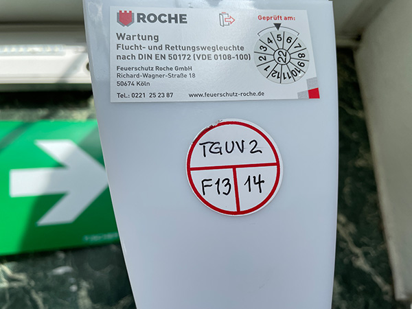 Einzelbatterieleuchte mit runder Kennzeichnung und Prüfetikett